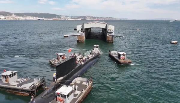 土耳其首个本土浮船坞容纳潜艇