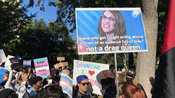 反跨性别抗议者在加拿大77个城市组织集会他们寡不敌众