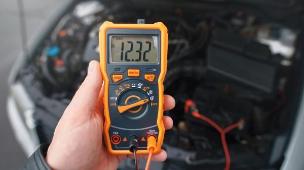 如何测试你的汽车电池(为什么你应该这么做)
