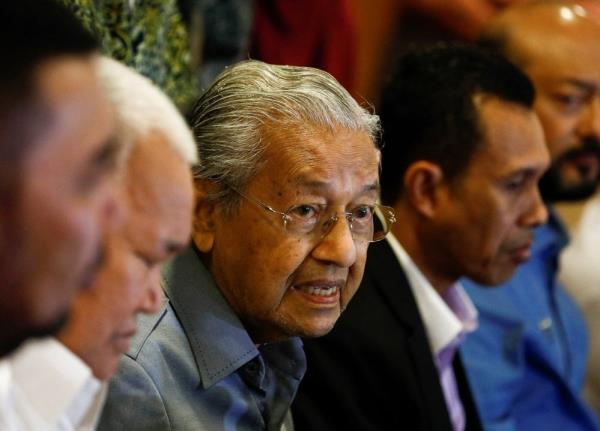 马来西亚前总理马哈蒂尔因涉及他儿子的案件而面临反贪调查