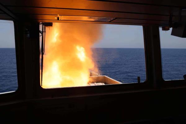 英国皇家海军驱逐舰“钻石”号击落胡塞武装导弹