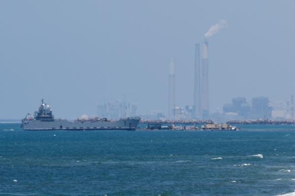 美国锚船援助加沙海滩码头，但分发援助仍然是个问题